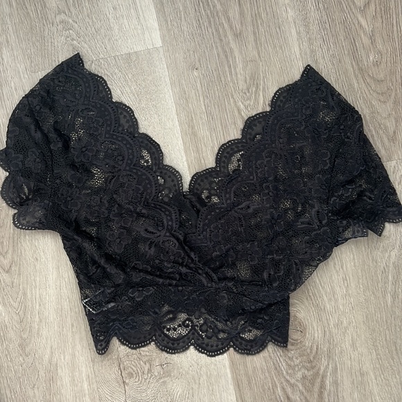 Black Lace Crop Top Medium - Picture 2 of 2